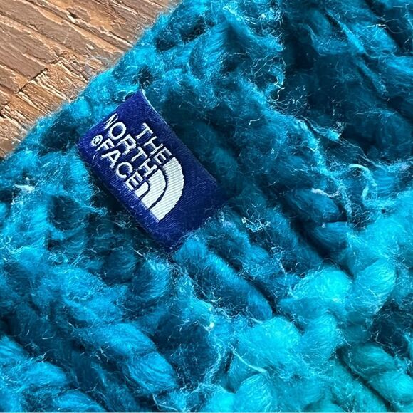TNF Chunky Pom Pom Beanie - Picture 4 of 10